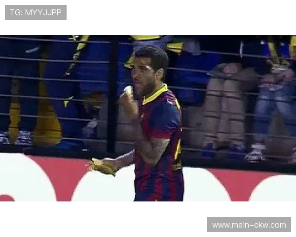 维尼修斯进球后指向耳朵，回应本菲卡球迷种族歧视辱骂